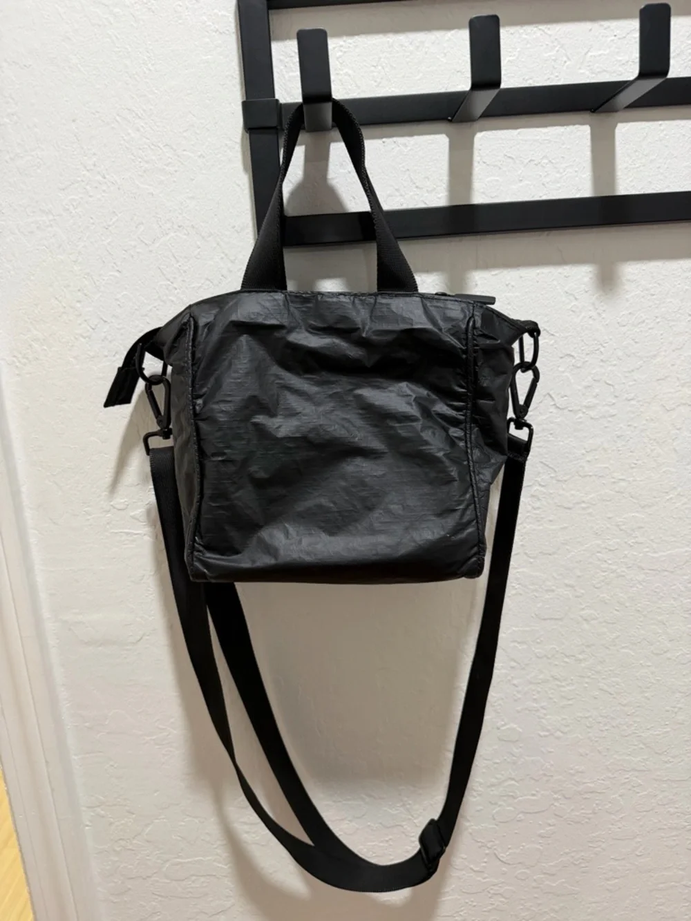 ALOHA Collection Black Crossbody Tote Bag – Lightweight, Water-Resistant - Picture 5 of 7